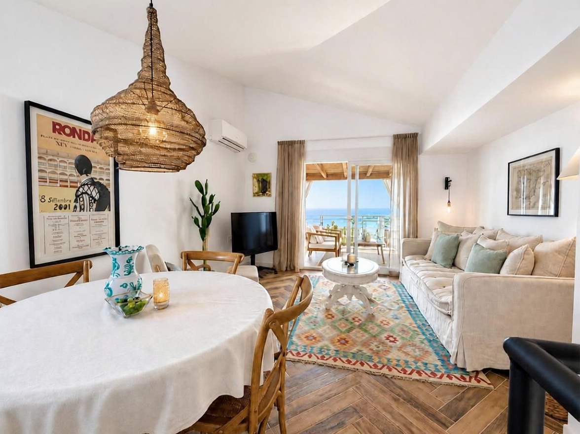 Chalet com acesso direto à praia em Estepona — Sala