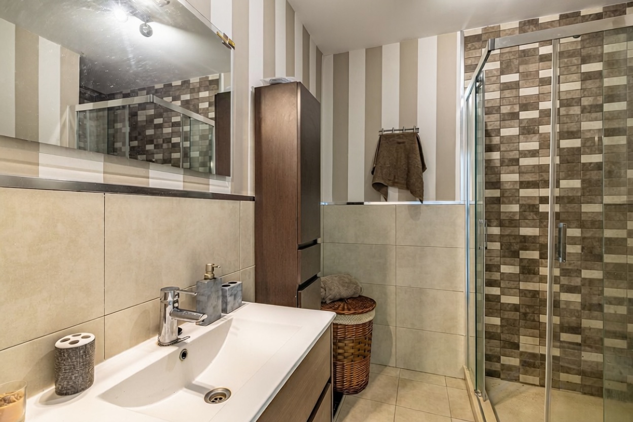 Chalet con acceso directo a playa en Estepona — Baño