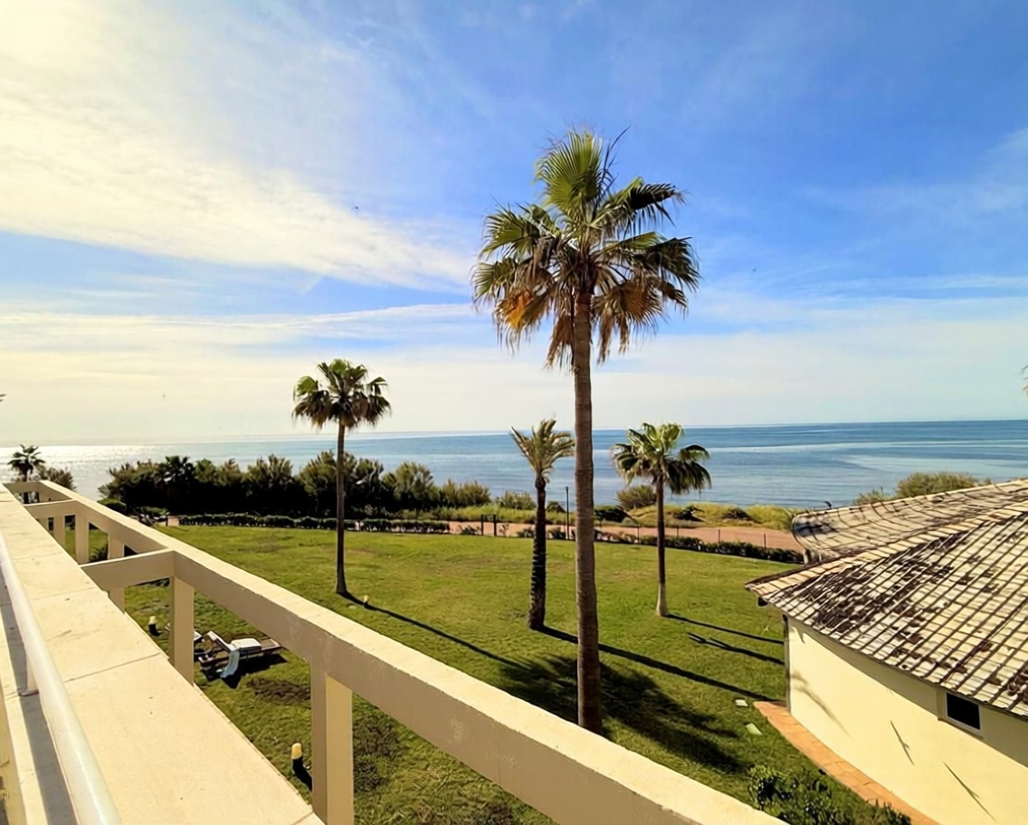 Apartamento em primeira linha de praia em Estepona