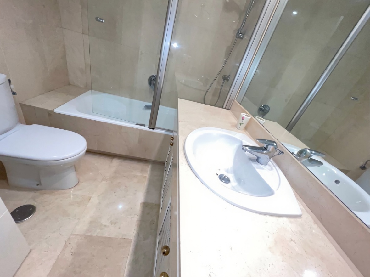 Chalet with direct beach access in Estepona — Bedroom