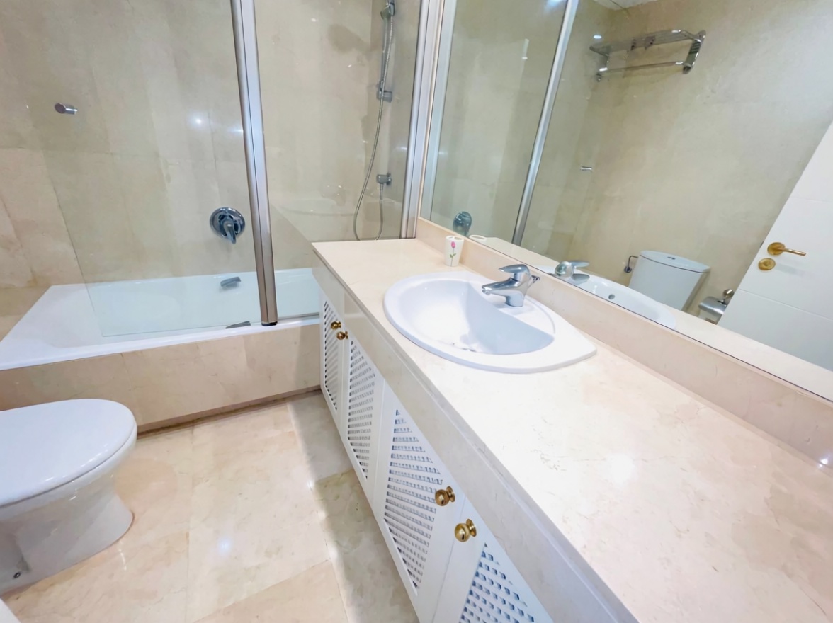 Chalet with direct beach access in Estepona — Bathroom