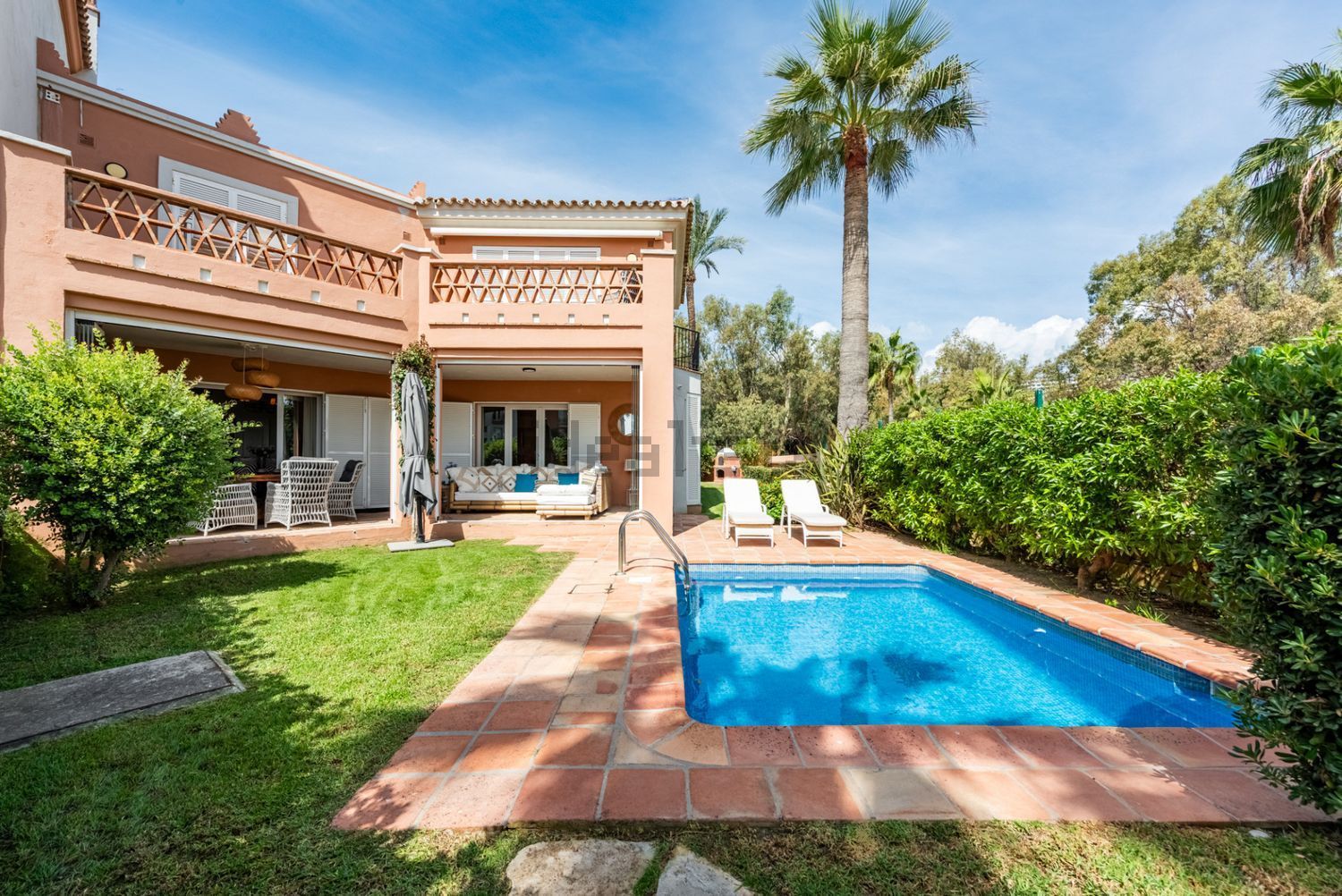 Chalet for sale with direct beach access in Casares