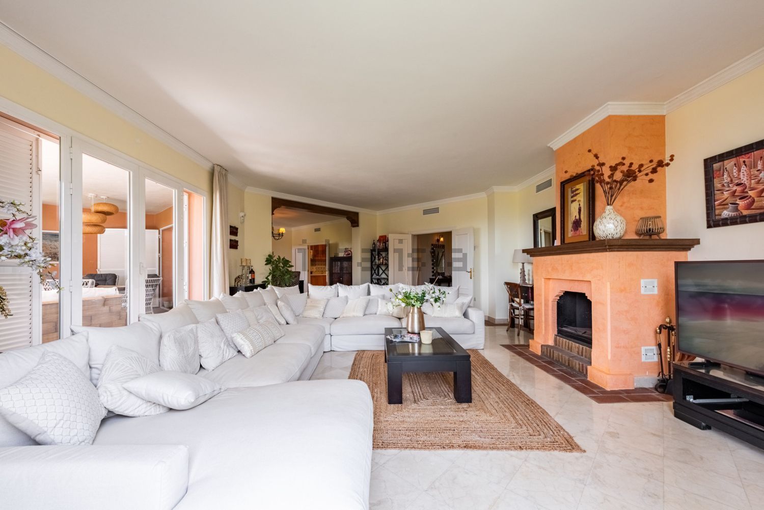 Chalet for sale with direct beach access in Casares