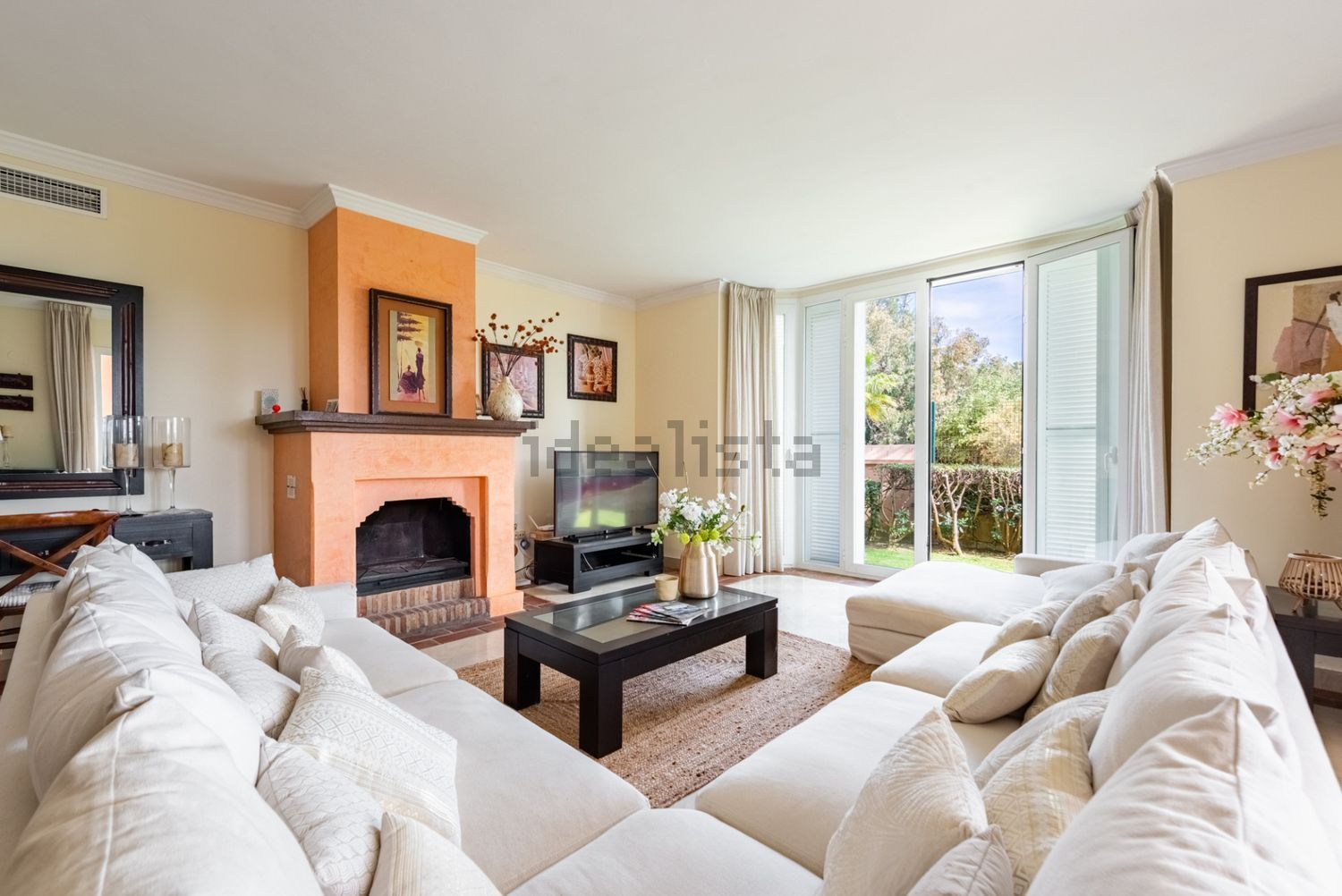 Chalet for sale with direct beach access in Casares