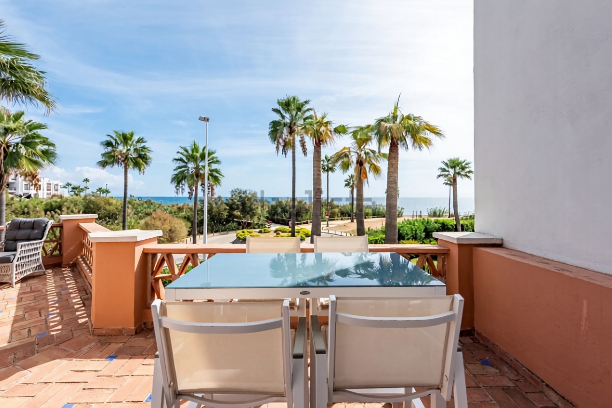 Chalet with direct beach access in Casares