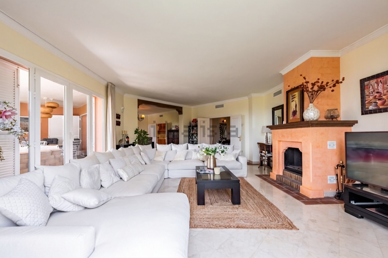 Chalet con acceso directo a playa en Casares — Salón