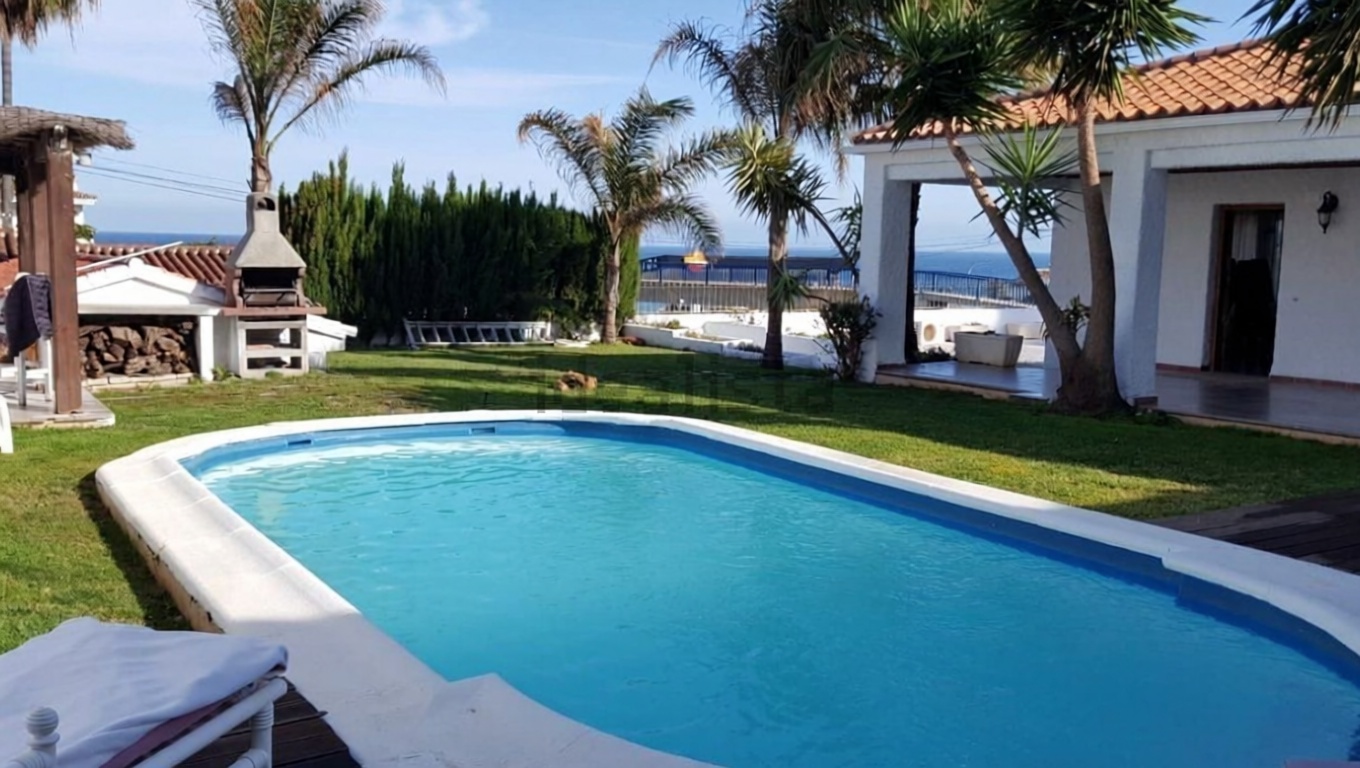 Chalet con acceso directo a playa en Estepona — Vista mar