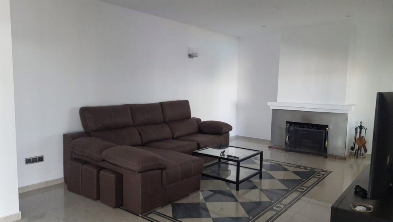 Chalet con acceso directo a playa en Estepona — Salón