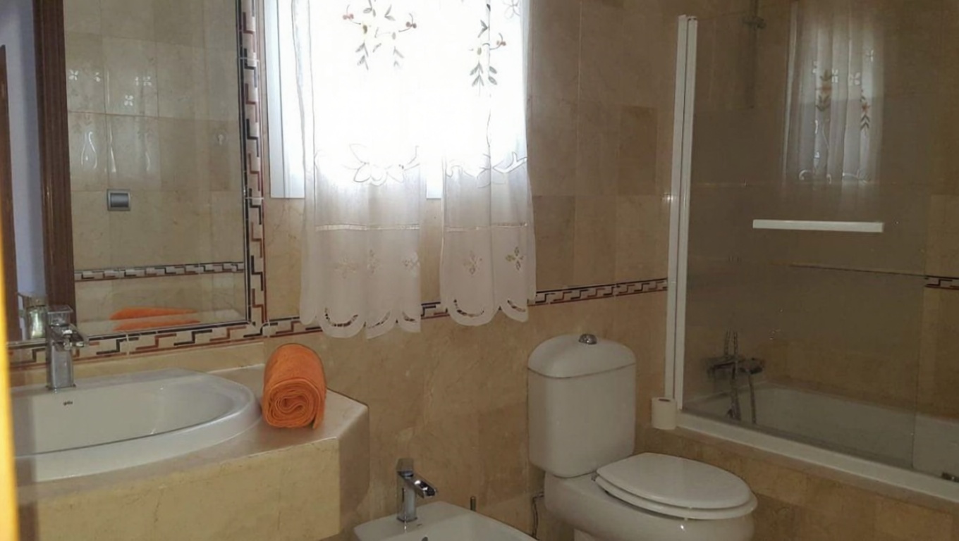 Chalet con acceso directo a playa en Estepona — Baño