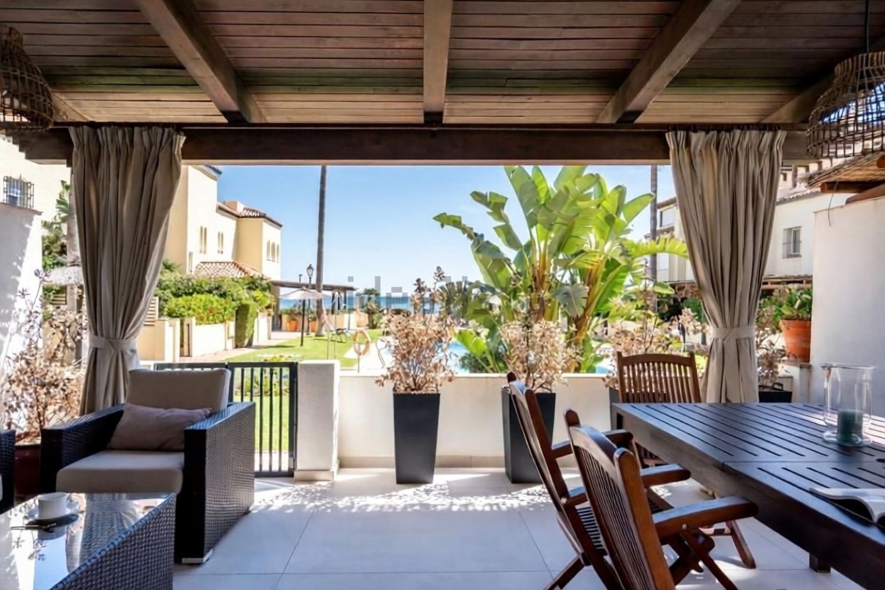 Chalet with direct beach access in Casares