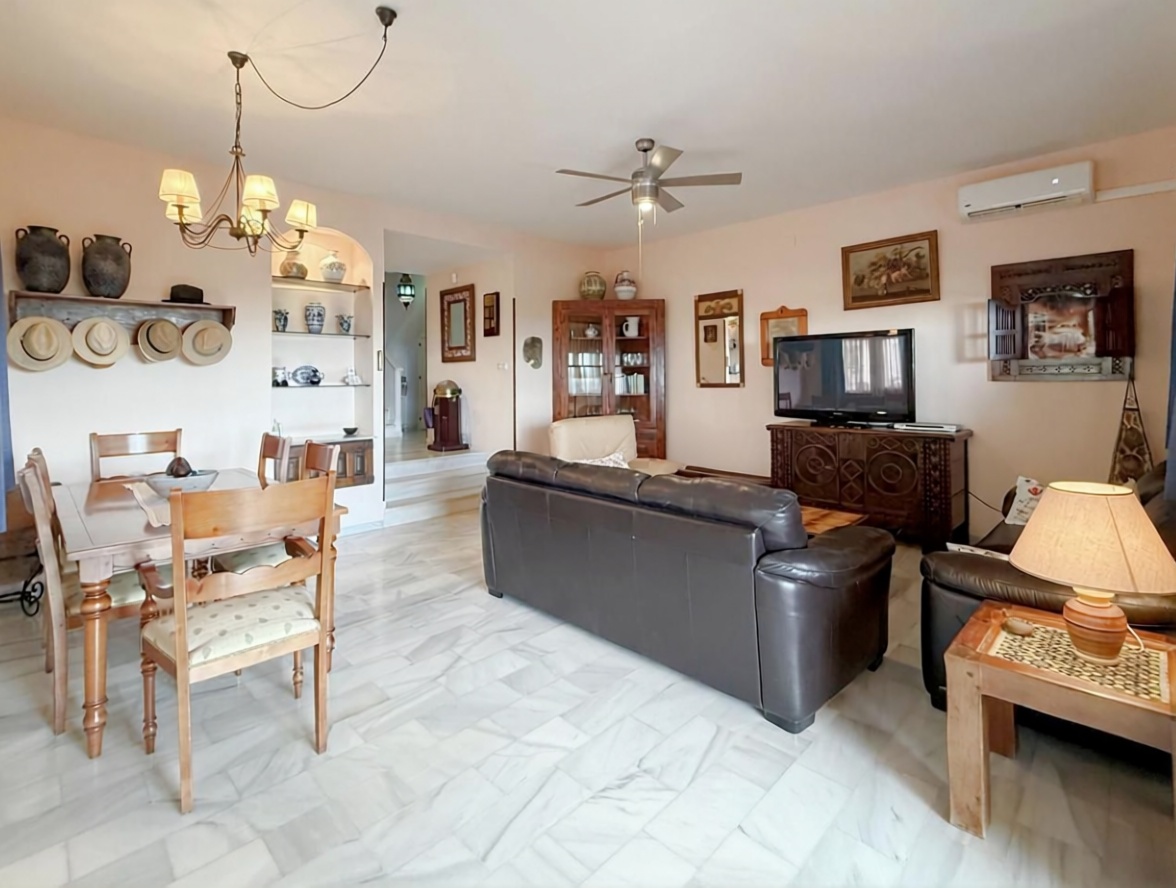 Chalet with direct beach access in Casares — Living room