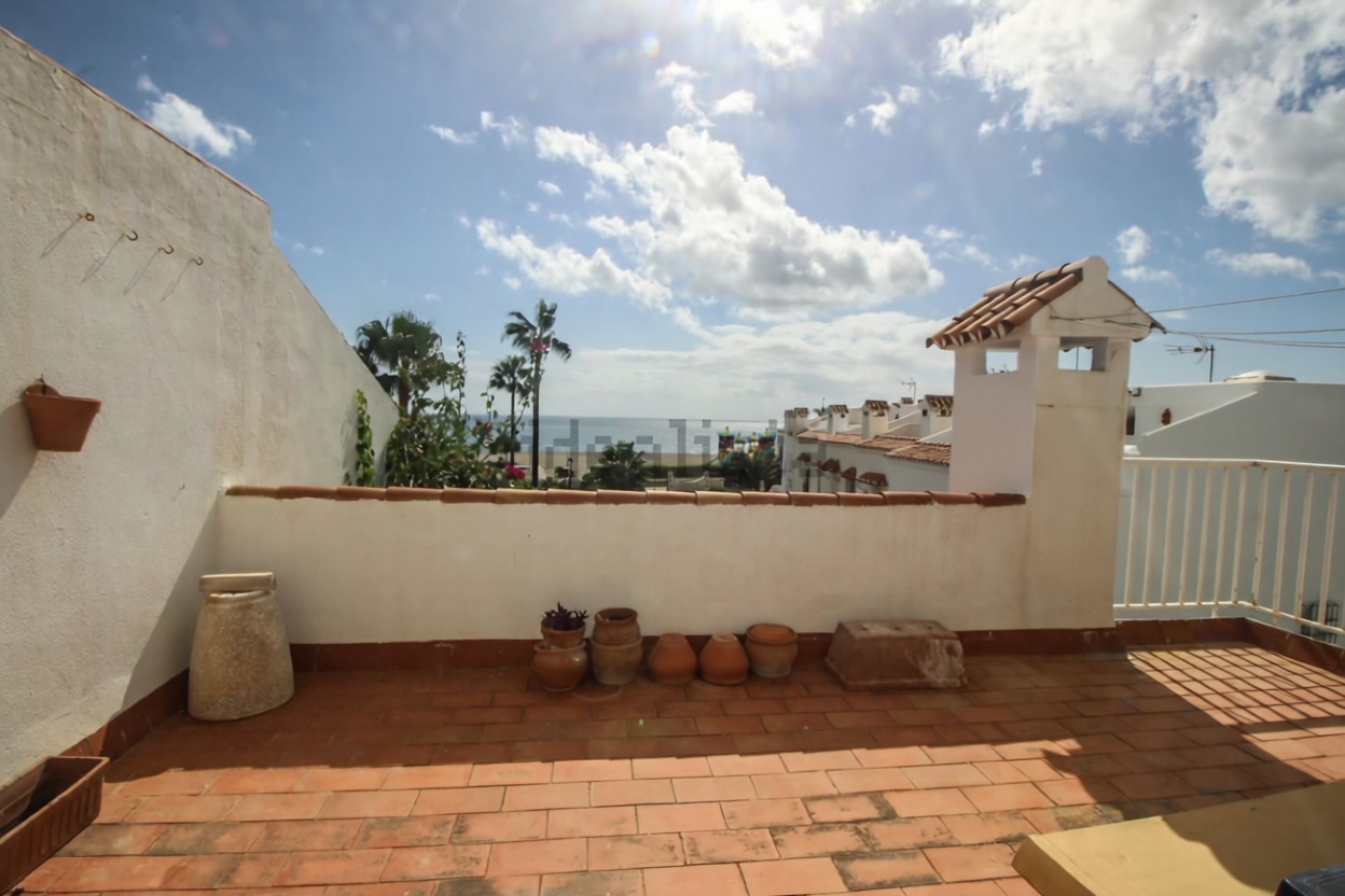 Chalet with direct beach access in Casares