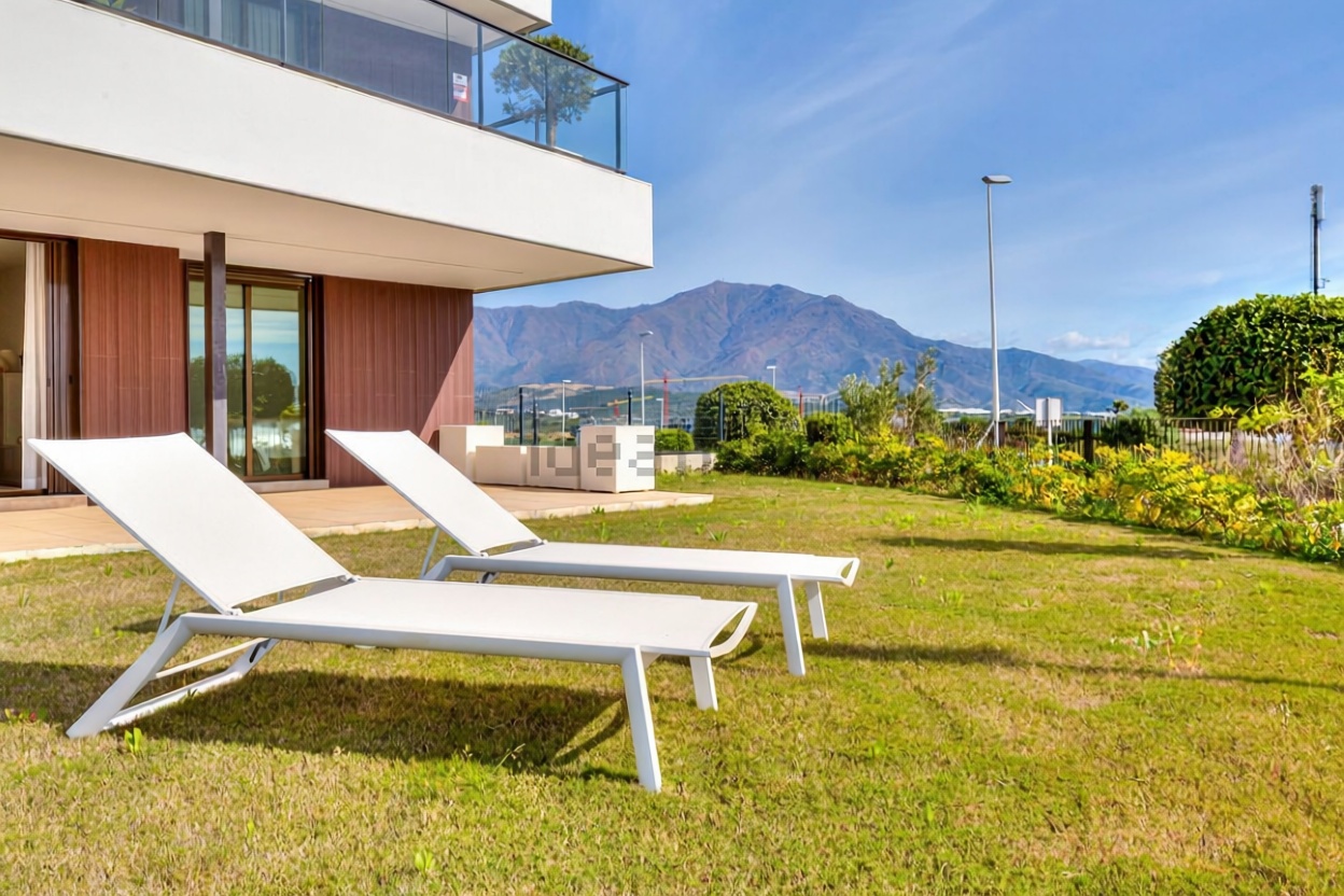 Beachfront flat in Casares — Sea view