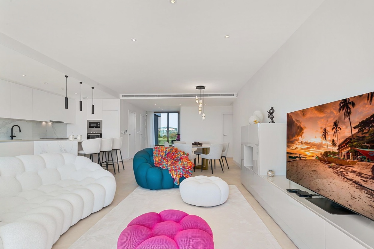 Beachfront flat in Casares — Living room