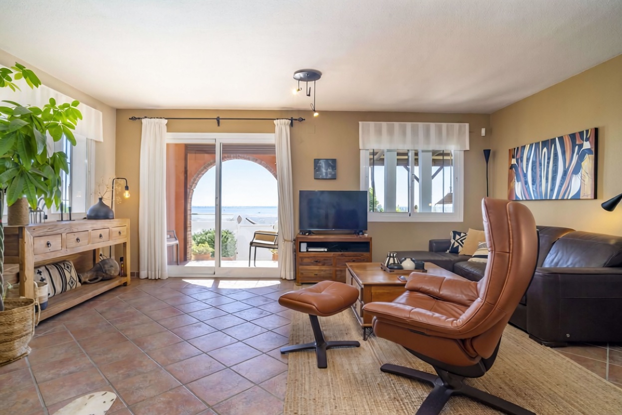 Chalet avec accès direct à la plage à Casares — Séjour