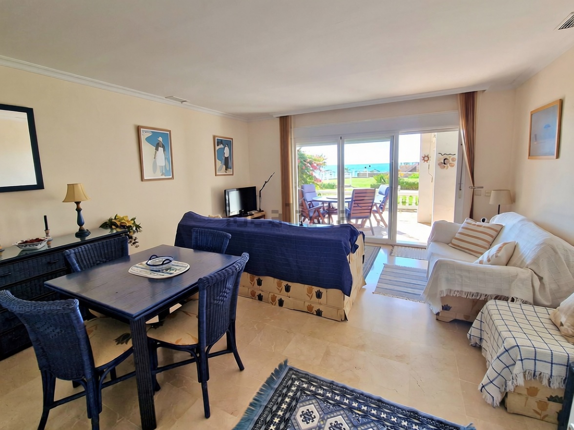 Chalet with direct beach access in Casares — Living room