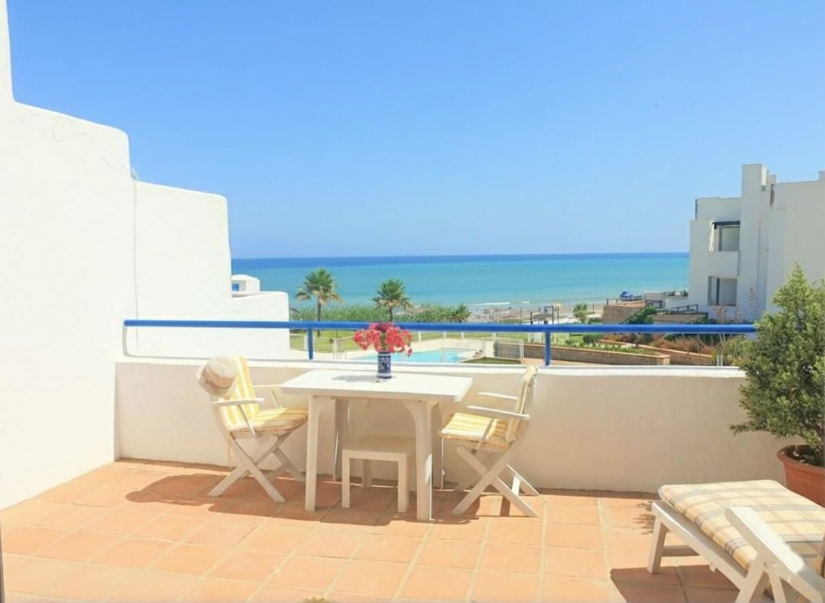 Chalet with direct beach access in Casares — Sea terrace