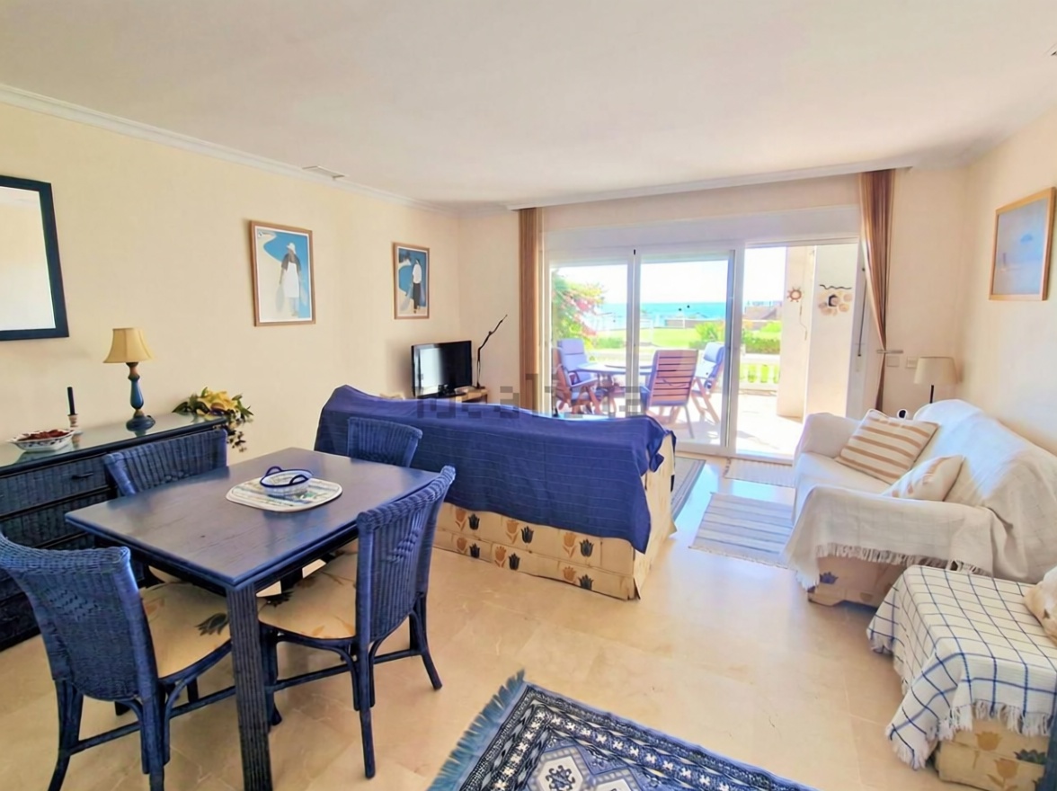 Chalet with direct beach access in Casares — Living room
