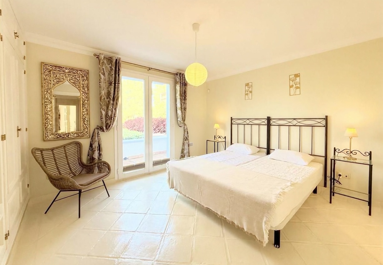 Beachfront flat in Casares — Bedroom