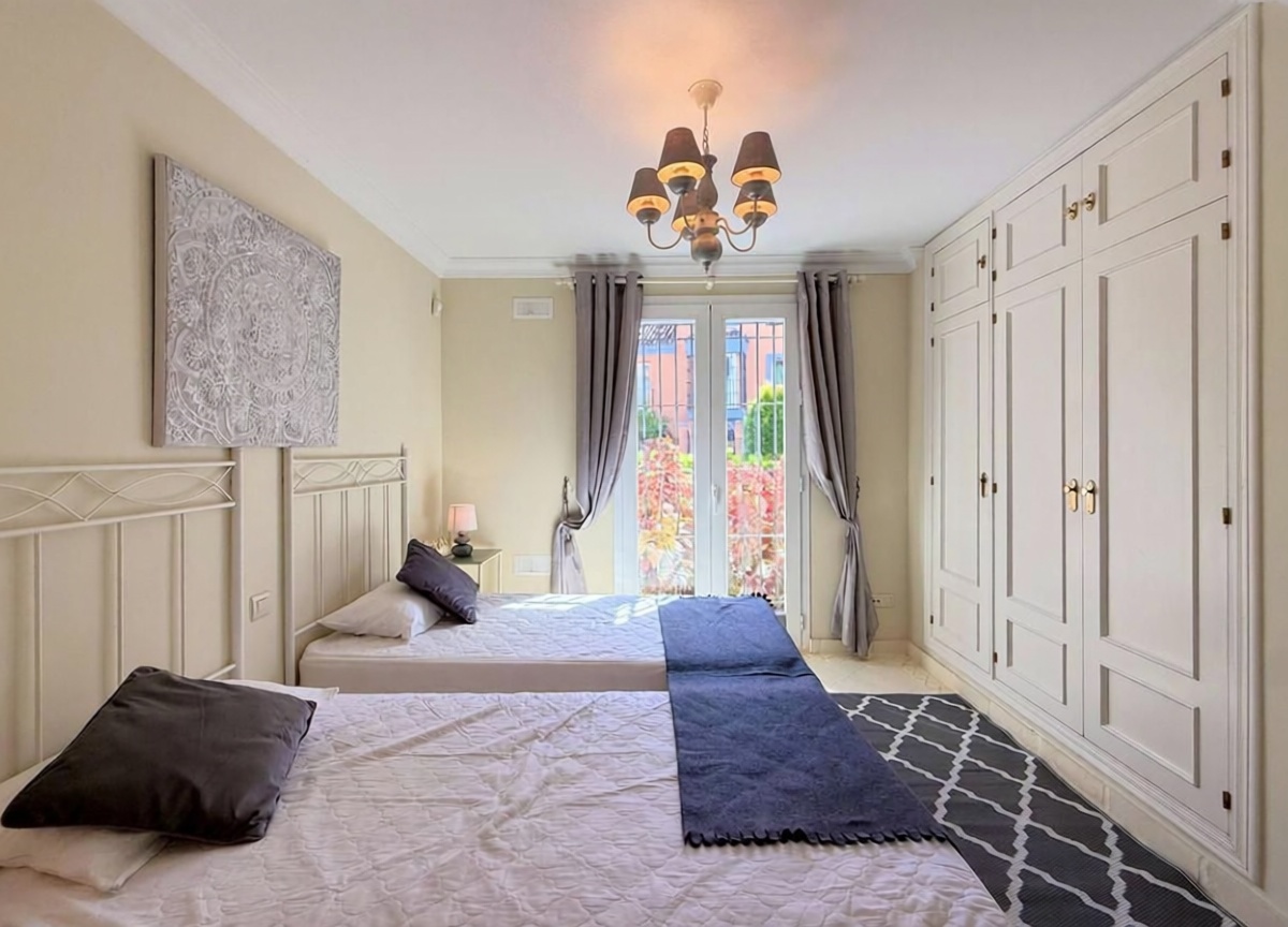 Beachfront flat in Casares — Bedroom