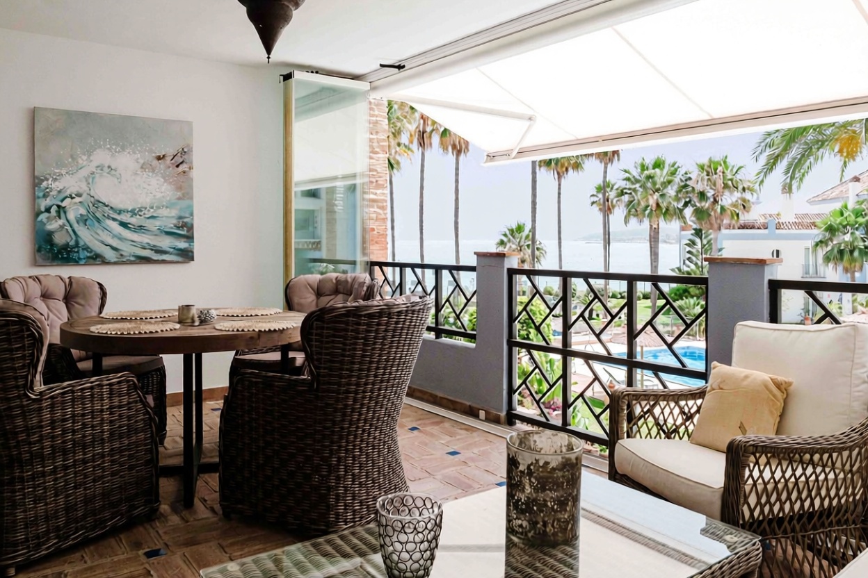 Beachfront flat in Casares — Sea terrace