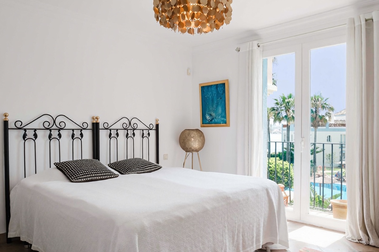 Beachfront flat in Casares — Bedroom