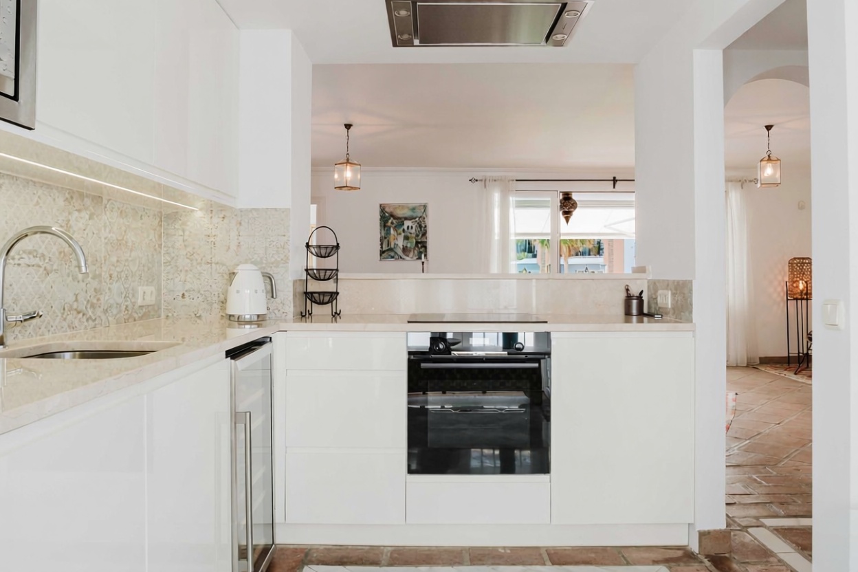 Beachfront flat in Casares — Kitchen