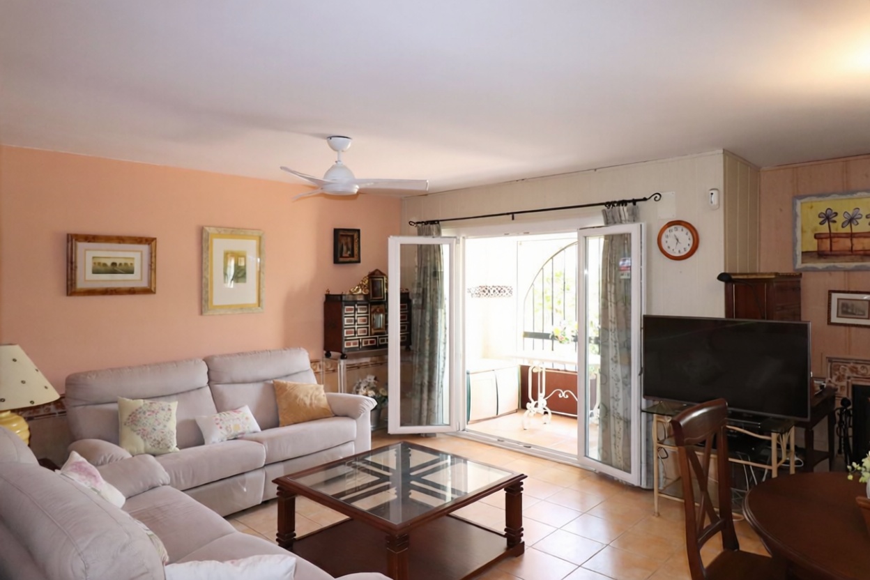 Chalet with direct beach access in Casares — Living room