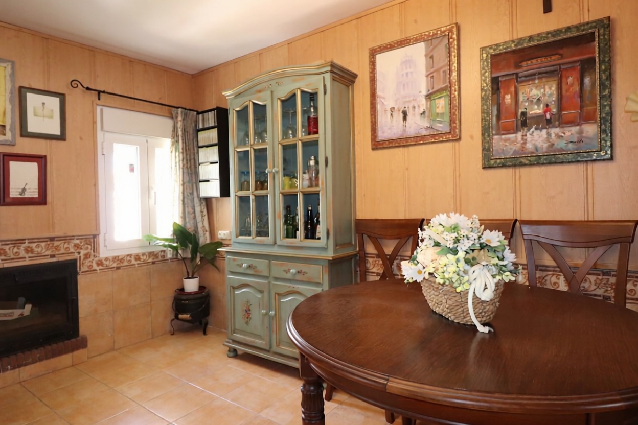 Chalet with direct beach access in Casares — Dining room