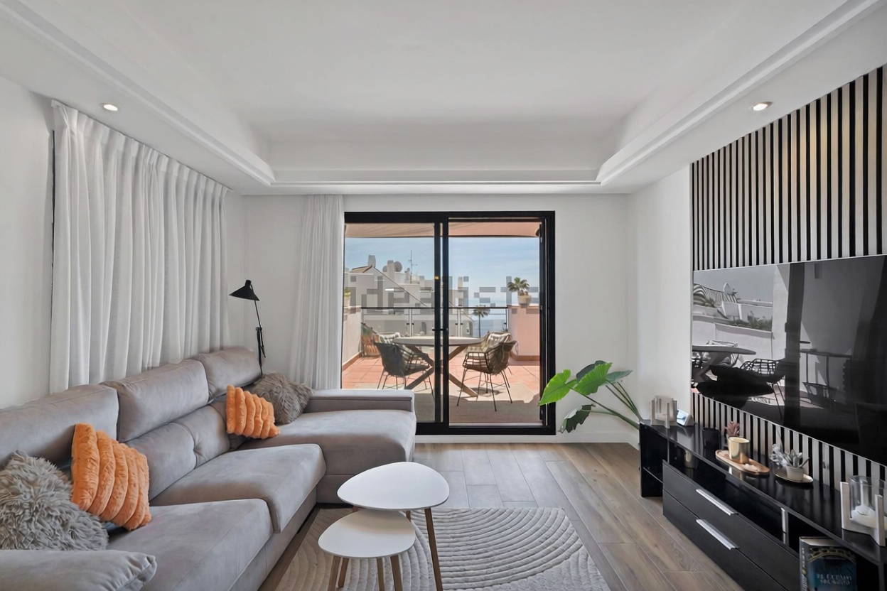 Seafront attic in Casares — Living room