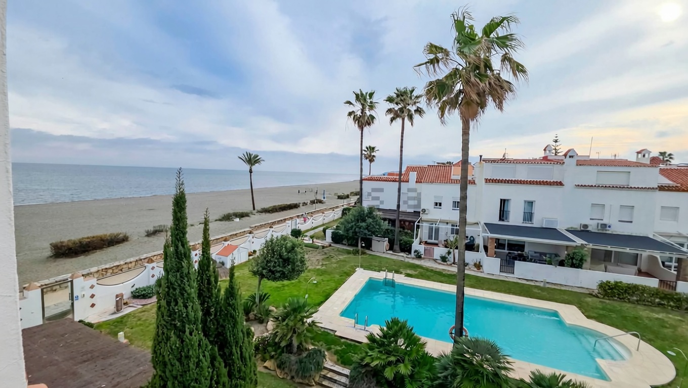 Chalet avec accès direct à la plage à Casares — Vue mer
