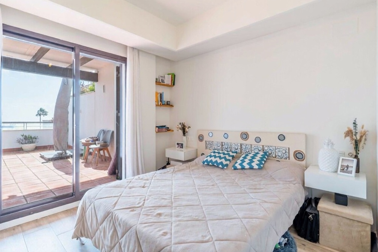 Beachfront duplex in Casares — Bedroom