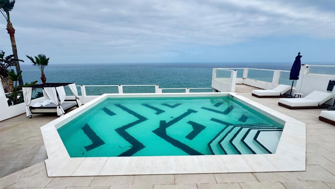 Chalet with direct beach access in Manilva — Sea terrace