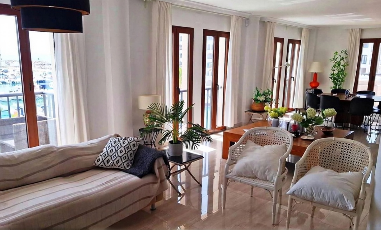 Ático en primera línea de mar en Puerto de la Cruz — Salón