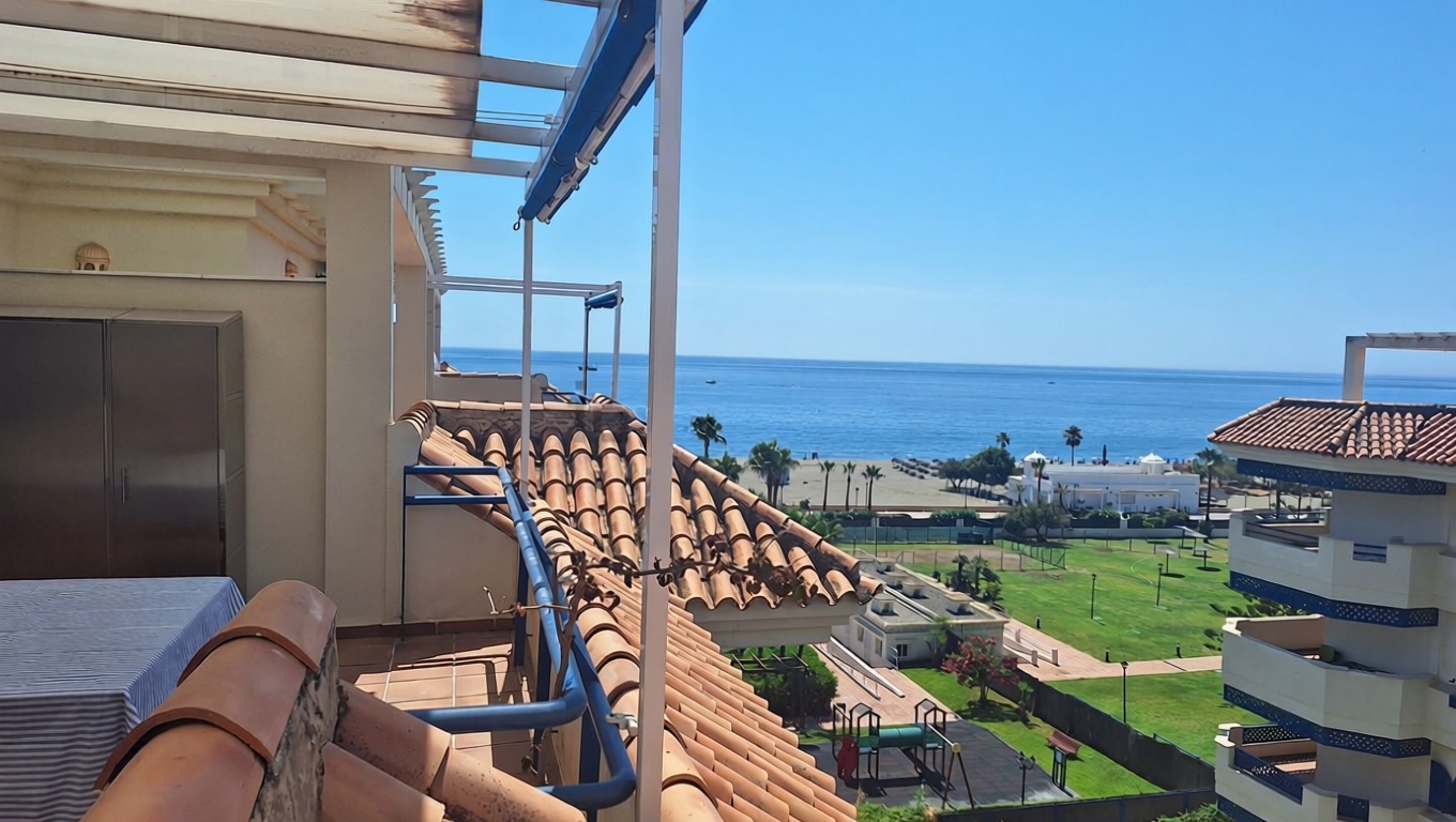 Appartement en attique en première ligne de mer à Manilva