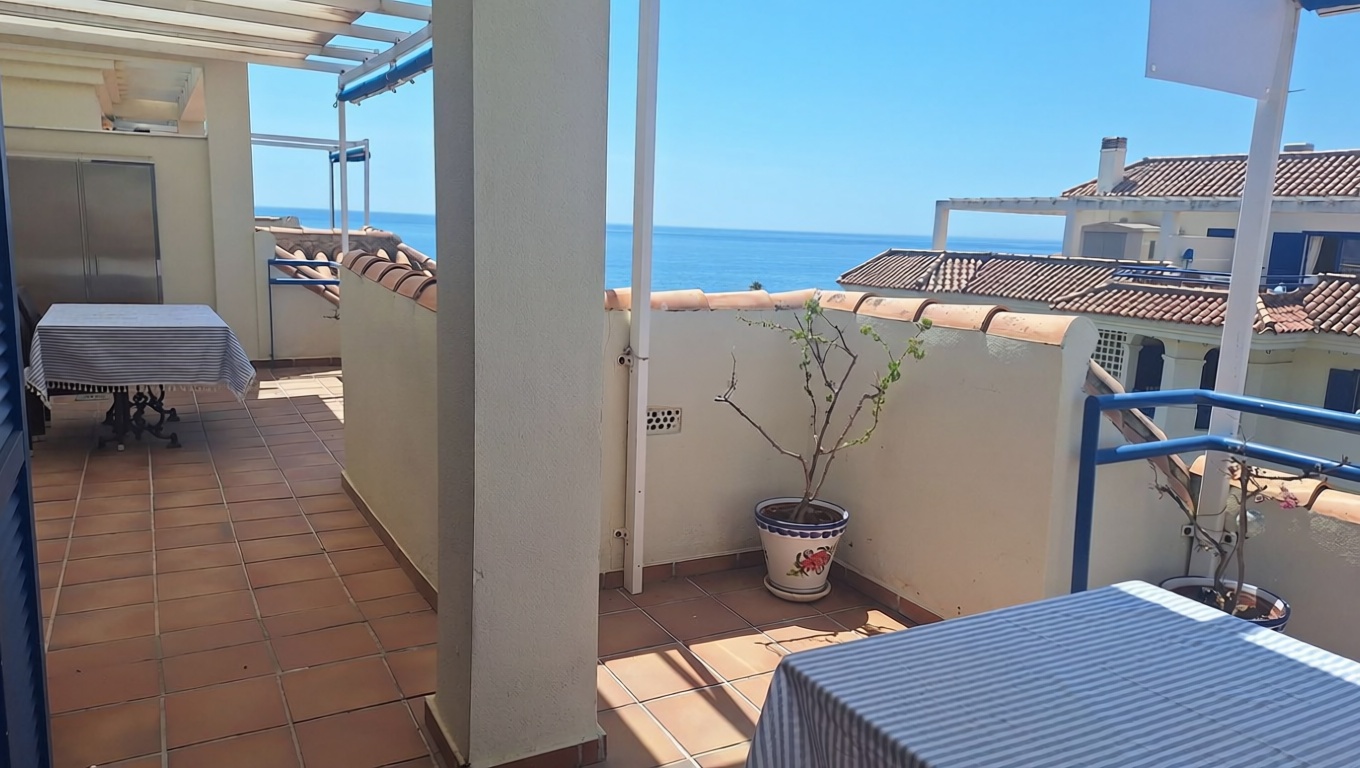 Appartement en attique en première ligne de mer à Manilva — Terrasse mer