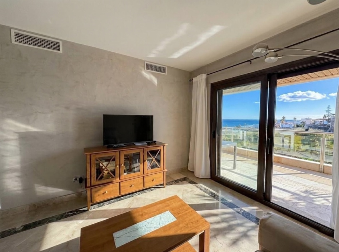 Beachfront flat in Puerto de la Cruz — Living room
