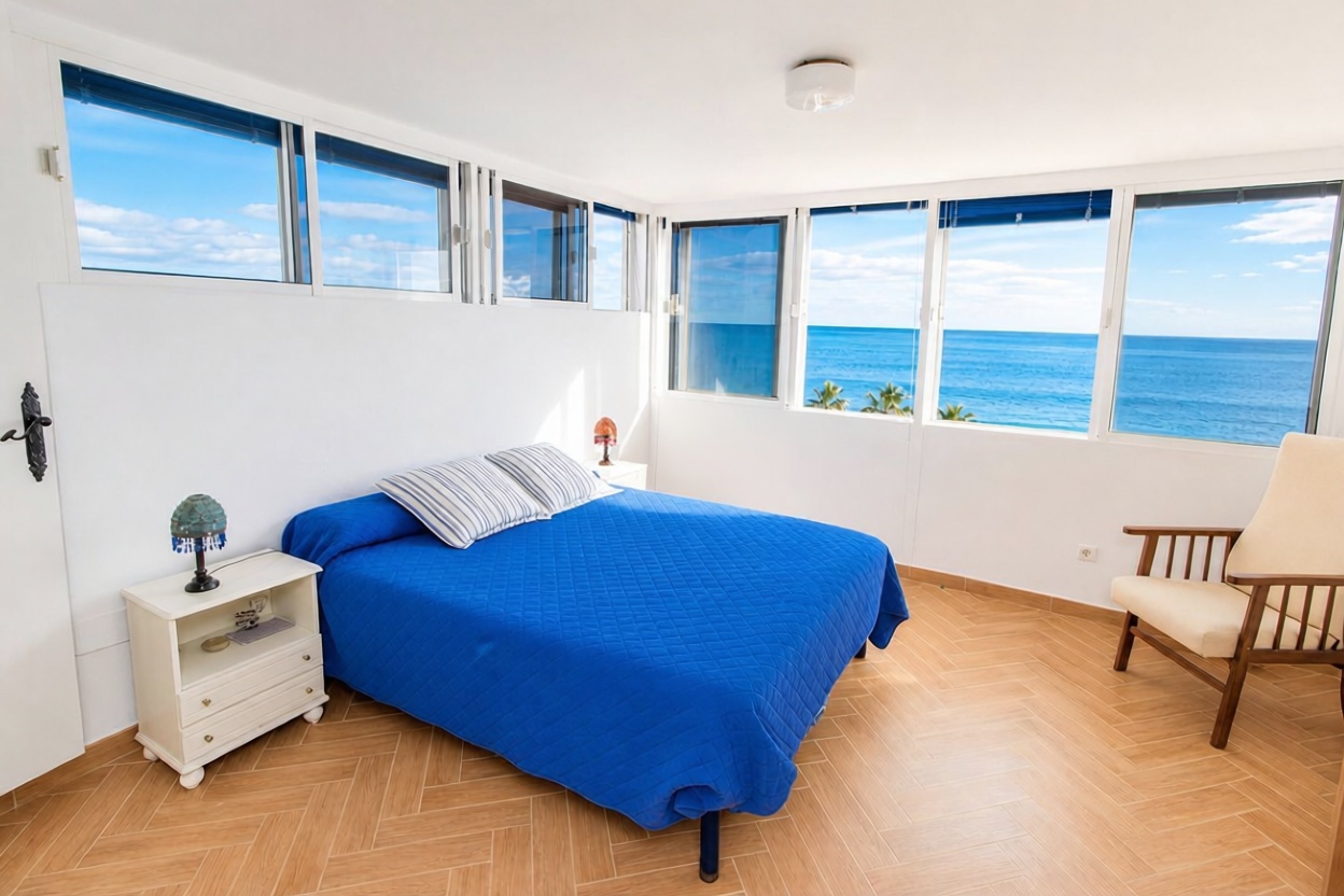 Beachfront duplex in Manilva — Bedroom