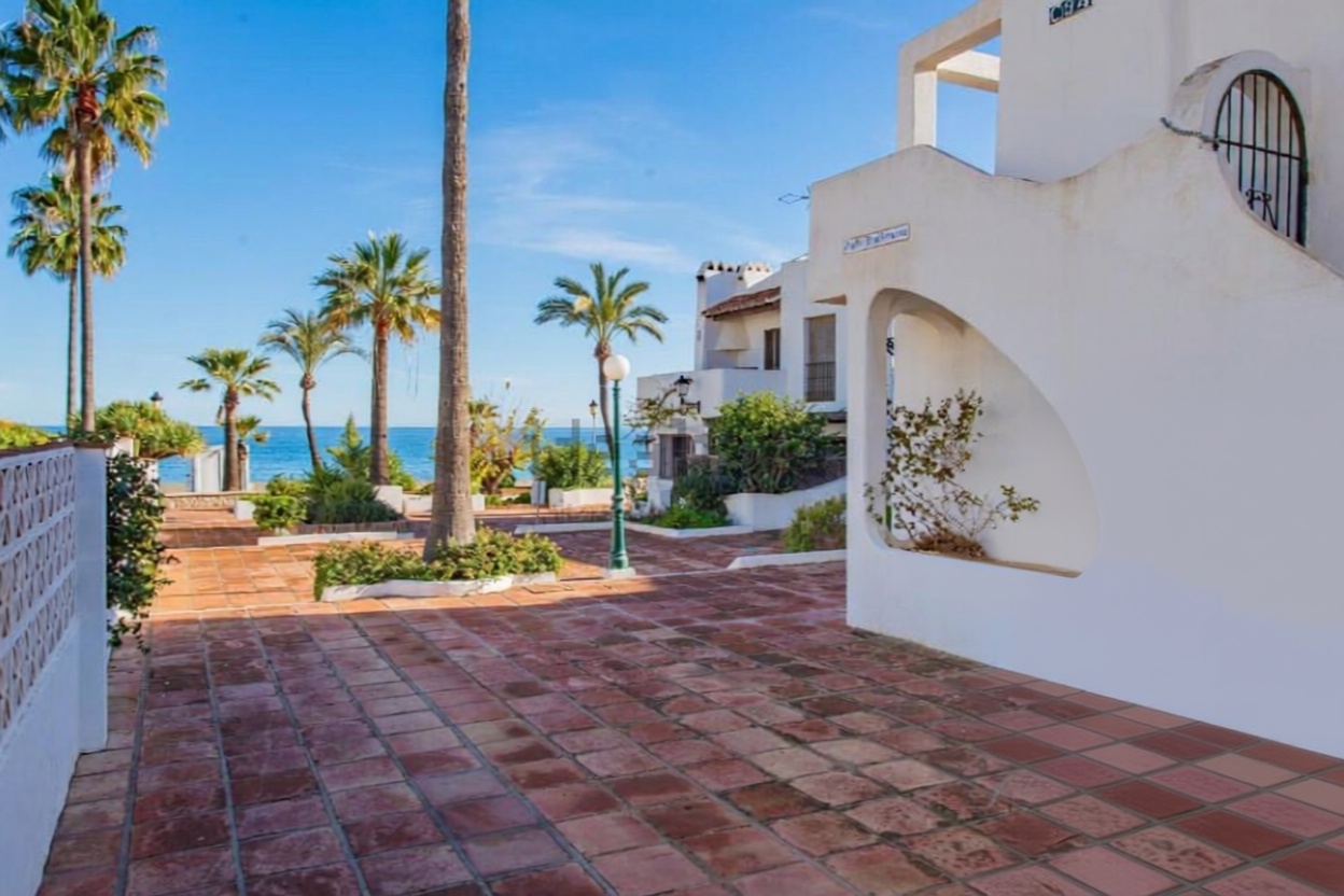Chalet with direct beach access in Puerto de la Cruz — Sea view