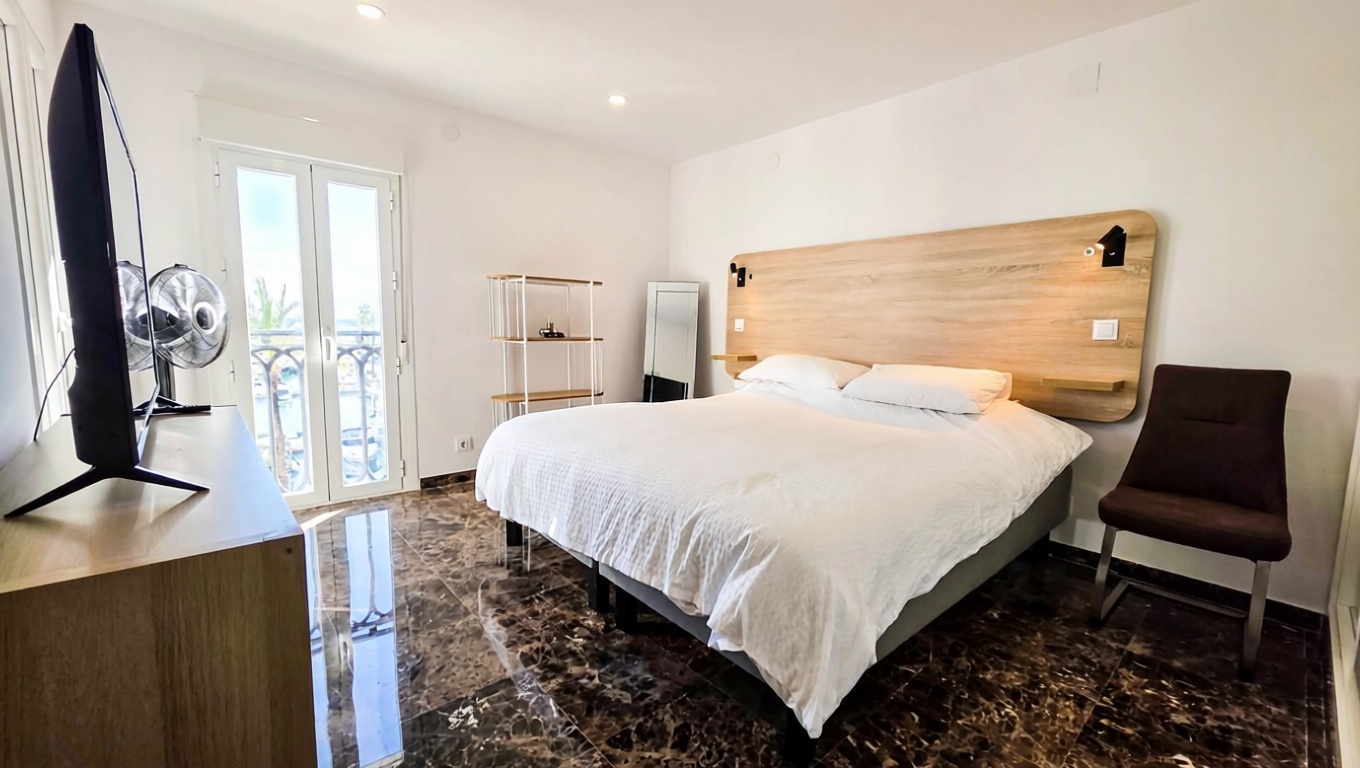 Beachfront flat in Puerto de la Cruz — Bedroom