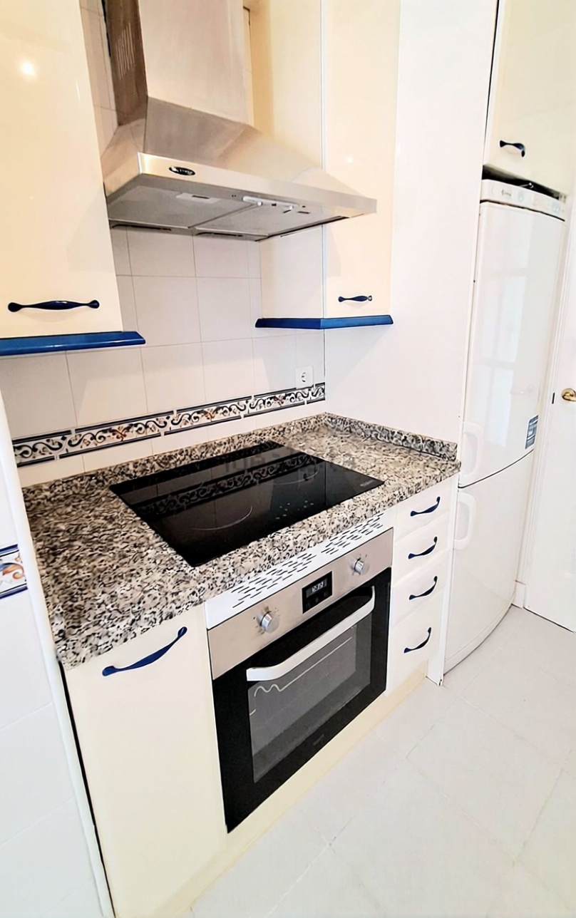 Beachfront flat in Manilva — Kitchen