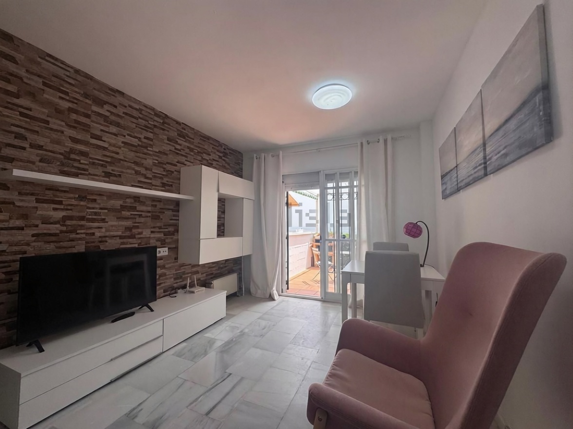 Chalet with direct beach access in Manilva — Living room