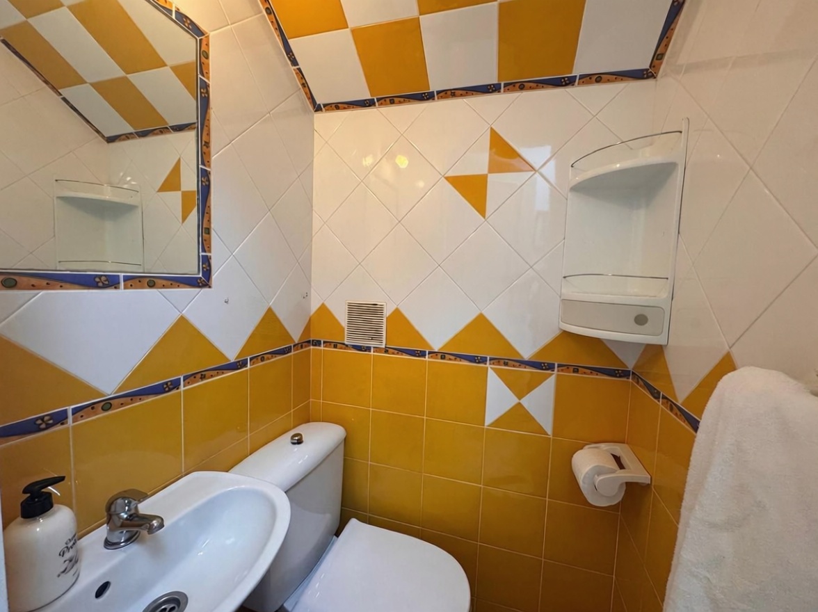 Chalet with direct beach access in Manilva — Bathroom