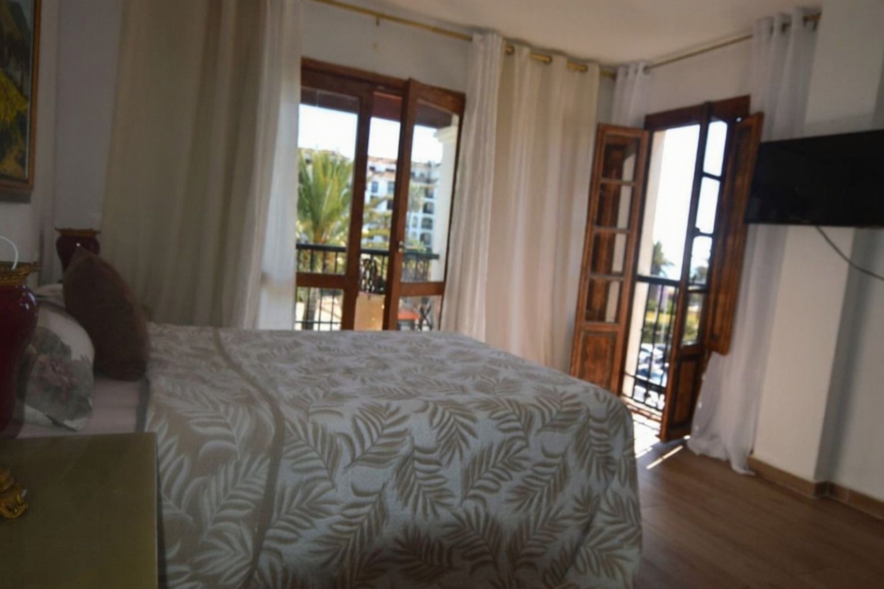 Beachfront flat in Puerto de la Cruz — Bedroom