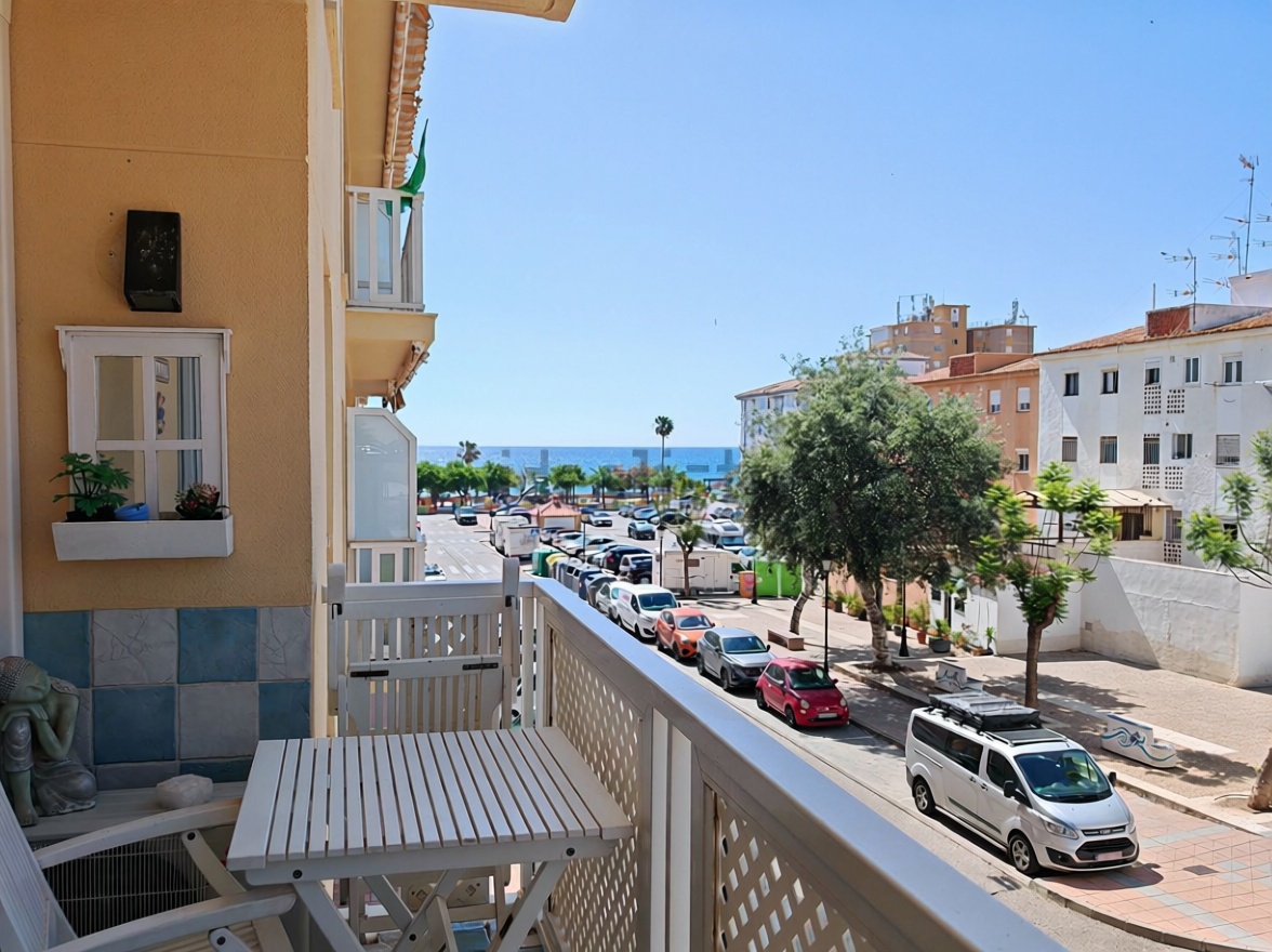 Beachfront flat in Manilva