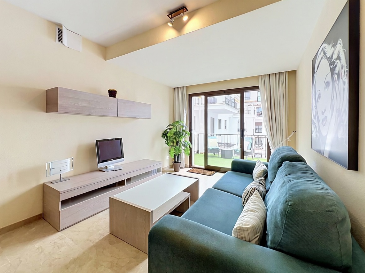 Beachfront flat in Manilva — Living room