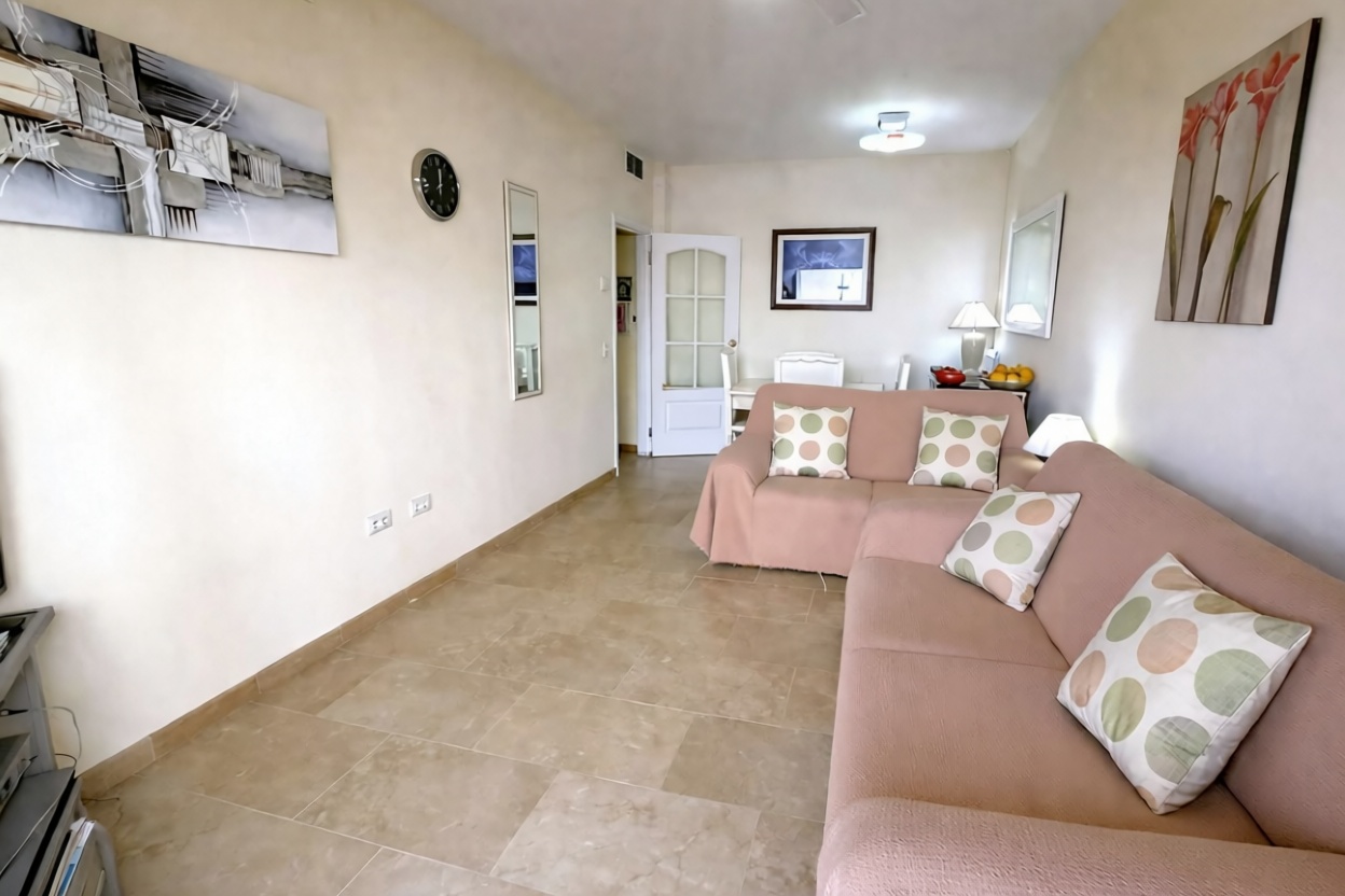 Beachfront flat in Manilva — Living room