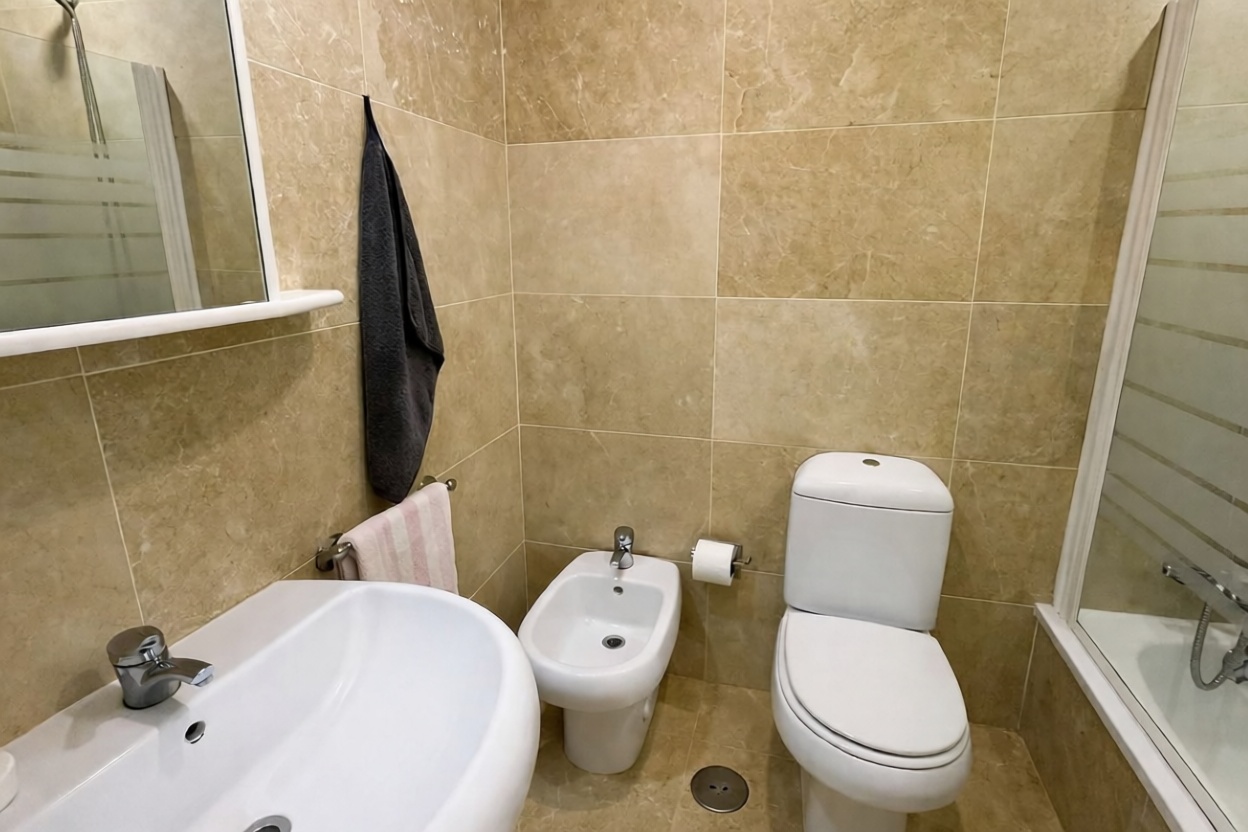 Beachfront flat in Manilva — Bathroom