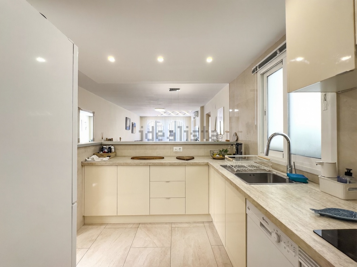 Appartement en première ligne de plage à Manilva — Cuisine