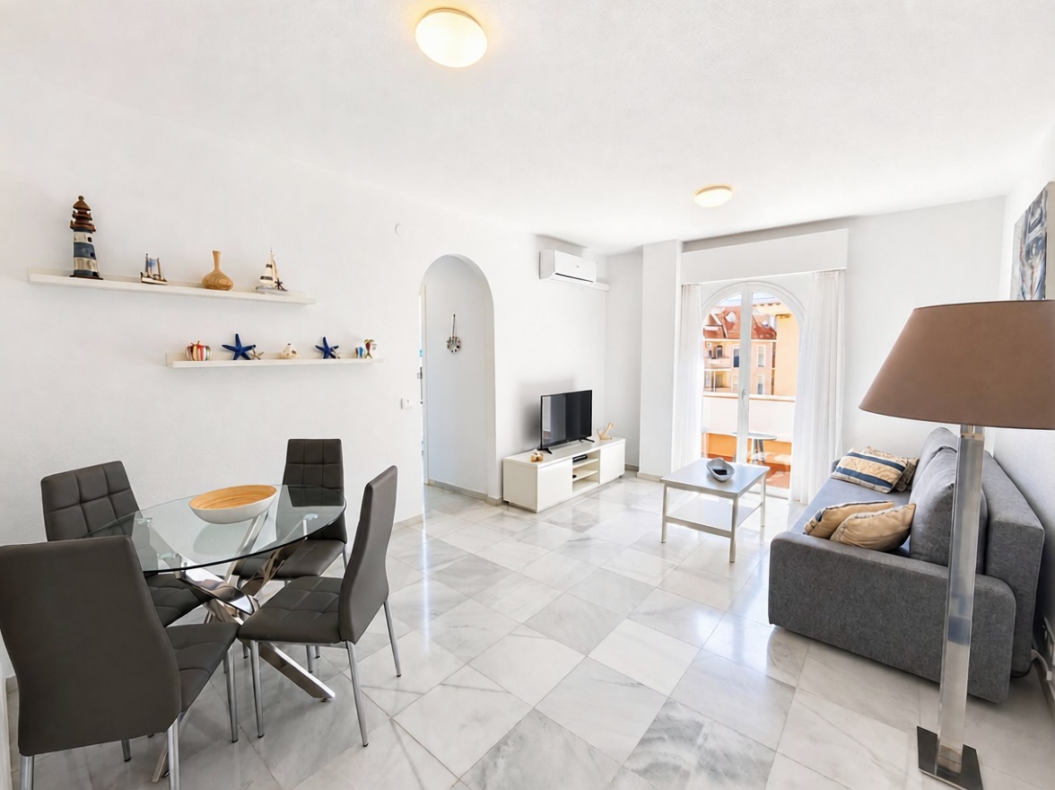 Appartement en première ligne de plage à Manilva — Séjour